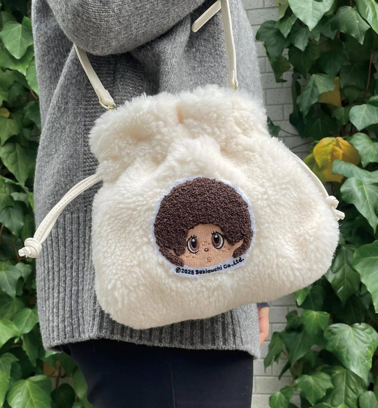 Bucket torba s Monchhichi izvezom, pliš materijal, japanski stil, otvoranje šnrom, podstava od najlona