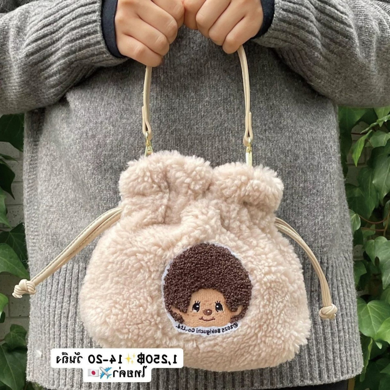 Bucket torba s Monchhichi izvezom, pliš materijal, japanski stil, otvoranje šnrom, podstava od najlona