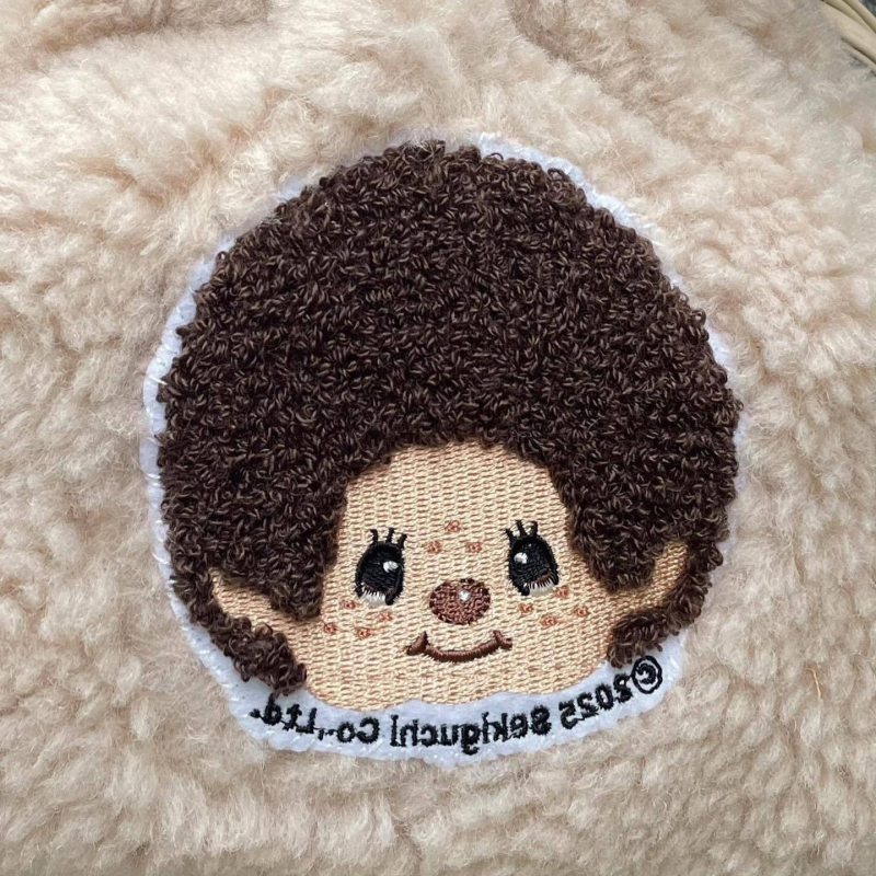 Bucket torba s Monchhichi izvezom, pliš materijal, japanski stil, otvoranje šnrom, podstava od najlona