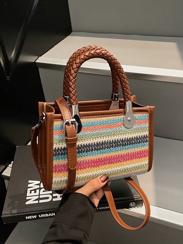 Slamnata crossbody torba, horizontalni kvadratni oblik, zatvarač, pretinac za telefon, jedan remen