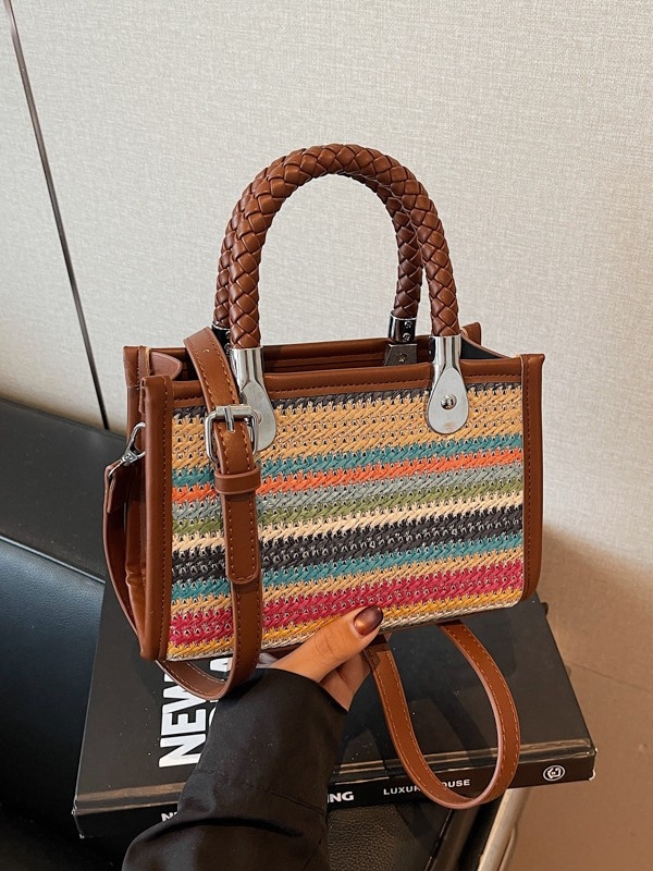 Slamnata crossbody torba, horizontalni kvadratni oblik, zatvarač, pretinac za telefon, jedan remen