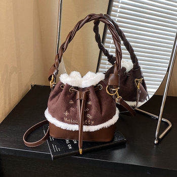 Ženska bucket torba u korejskom stilu, zimski model 2025, s jednom naramenicom i crossbody, svakodnevni stil, smeđa mala torbica