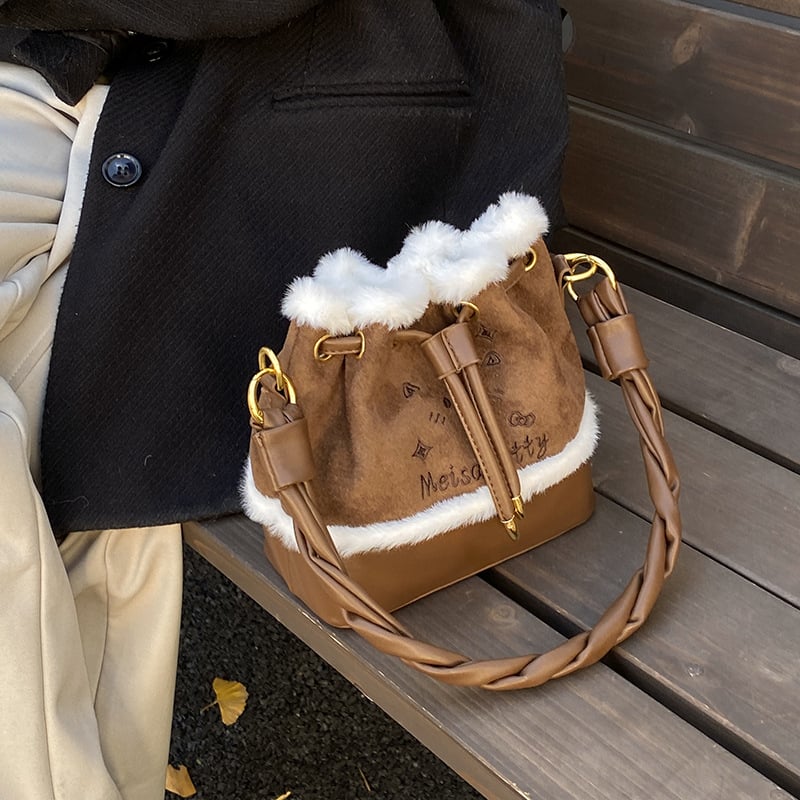 Ženska bucket torba u korejskom stilu, zimski model 2025, s jednom naramenicom i crossbody, svakodnevni stil, smeđa mala torbica