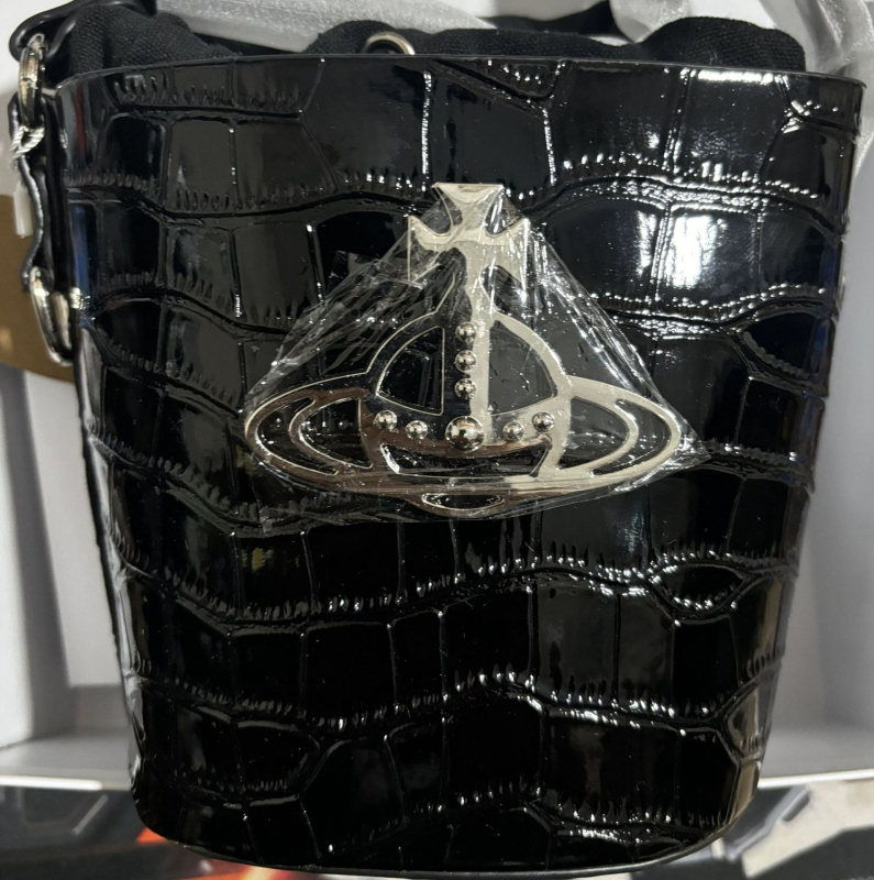 Geantă bucket din PU cu model crocodil, închidere cu șnur, căptușeală din nailon, buzunare interioare pentru telefon și buzunar cu fermoar laminat, două curele