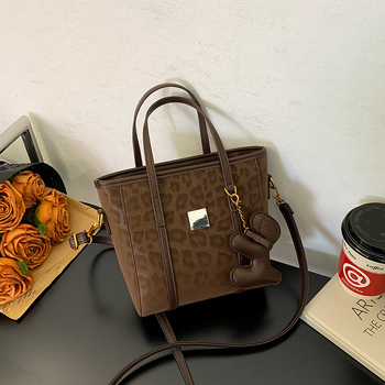 Ženska bucket torba s leopard uzorkom, PU koža, crossbody, zatvarač, zima 2025