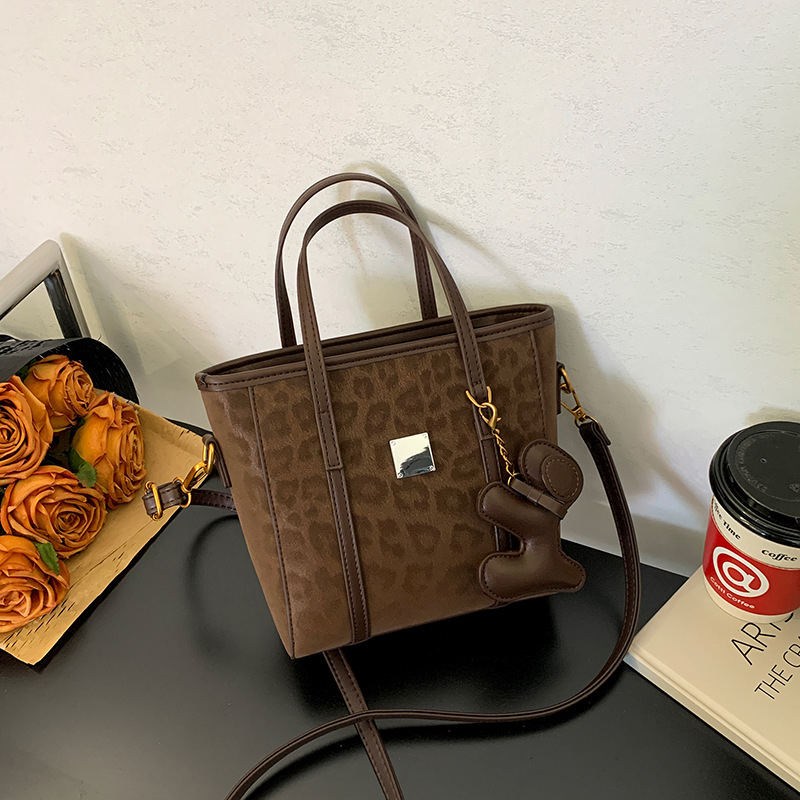 Ženska bucket torba s leopard uzorkom, PU koža, crossbody, zatvarač, zima 2025