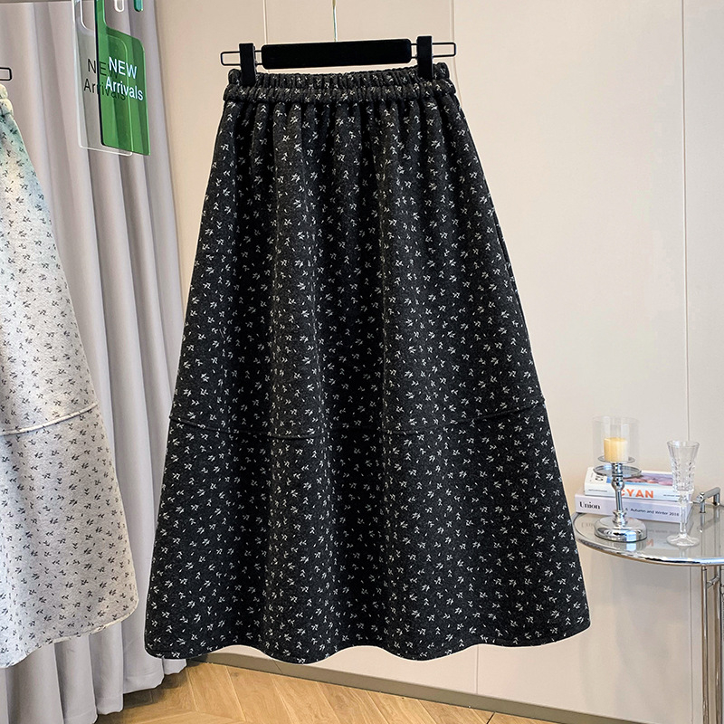 Sukňa typu A, strednej dĺžky s kvetinovým vzorom, bavlna s nylonovým obsahom, trojrozmerný strih