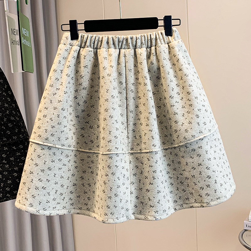 Sukňa typu A, strednej dĺžky s kvetinovým vzorom, bavlna s nylonovým obsahom, trojrozmerný strih