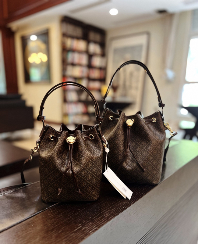 Geantă de damă din piele de vită, stil bucket, închidere cu șnur, căptușeală din poliester, buzunare interioare pentru telefon și documente