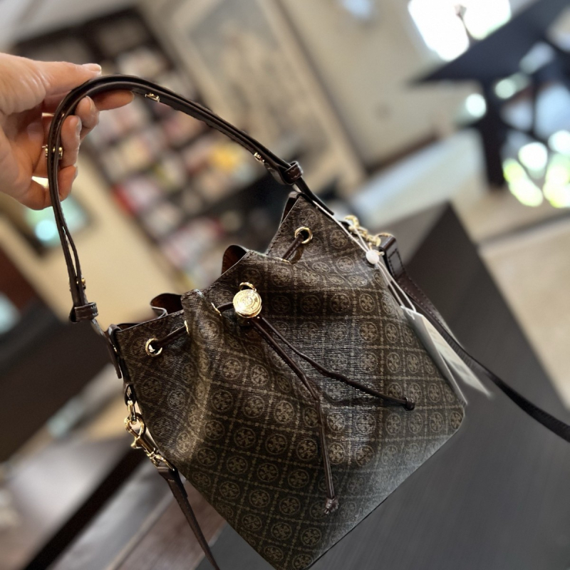 Geantă de damă din piele de vită, stil bucket, închidere cu șnur, căptușeală din poliester, buzunare interioare pentru telefon și documente