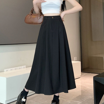 Α-γραμμής μίντι φούστα με υψηλή μέση, πιέτες και κουμπιά, PVC ύφασμα.