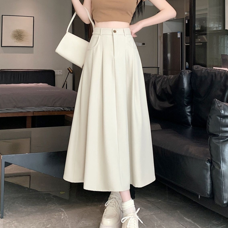 Α-γραμμής μίντι φούστα με υψηλή μέση, πιέτες και κουμπιά, PVC ύφασμα.