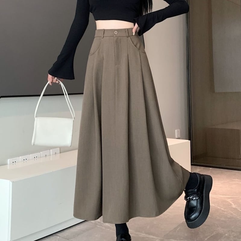 Α-γραμμής μίντι φούστα με υψηλή μέση, πιέτες και κουμπιά, PVC ύφασμα.