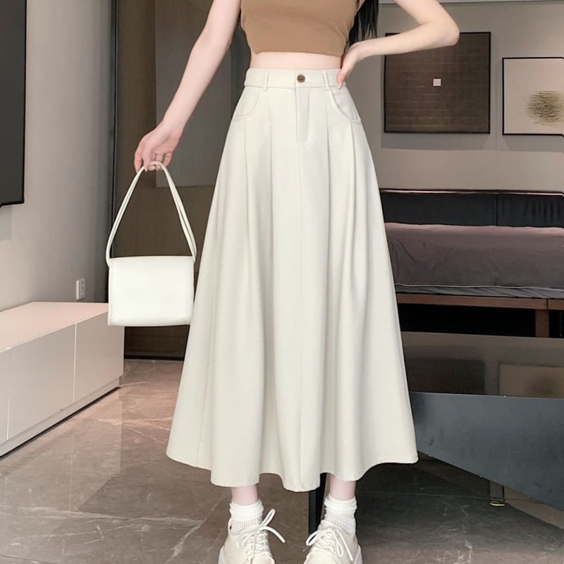 Α-γραμμής μίντι φούστα με υψηλή μέση, πιέτες και κουμπιά, PVC ύφασμα.