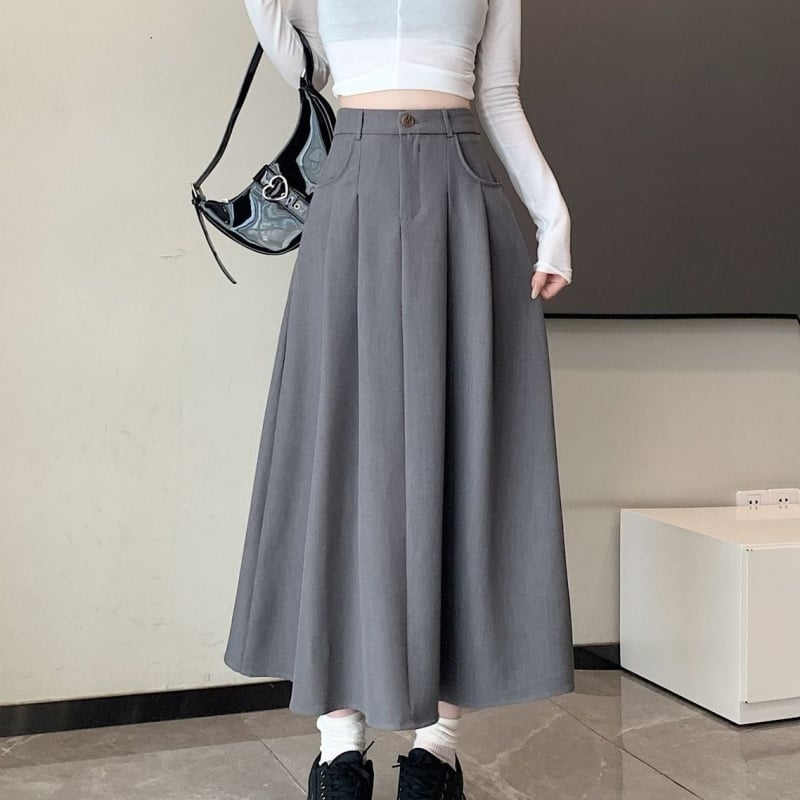 Α-γραμμής μίντι φούστα με υψηλή μέση, πιέτες και κουμπιά, PVC ύφασμα.