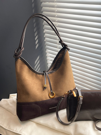 Ženska semišna patchwork tote torba – urbani minimalistički stil, velika kapaciteta, retro na rame, magnetsko zatvaranje, unutarnja džep sa zipom, poliester podstava, pravokutni oblik, Zima 2025