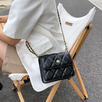 PU kvadratna crossbody torba s preklopnim zatvaranjem, unutarnja džep s zatvaračem, sandwich tip unutarnja podstava, poliester podstava, gradska jednostavnost, horizontalni kvadratni oblik, ljeto 2025
