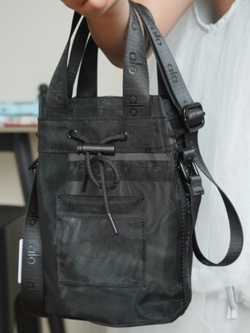 Alo Yoga Bucket Bag za žene, cilindrična torba od najlona s mrežastom tkaninom i najlonska podstava, otvoranje vrpcom, ID džep, pogodna za slobodno vrijeme putovanja