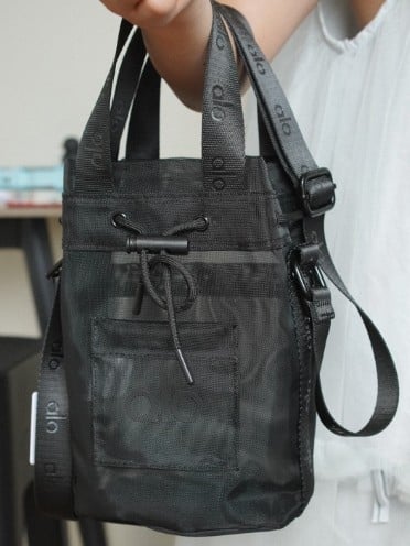 Alo Yoga Bucket Bag za žene, cilindrična torba od najlona s mrežastom tkaninom i najlonska podstava, otvoranje vrpcom, ID džep, pogodna za slobodno vrijeme putovanja