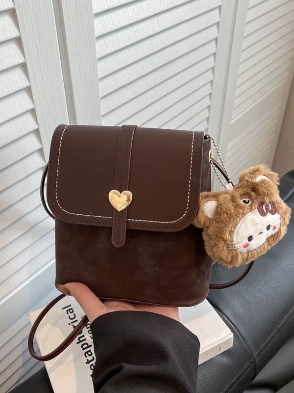 PU taška bucket, tvar vedra, magnetické zapínanie, vnútorný patch kapsa, jeden ramenný popruh