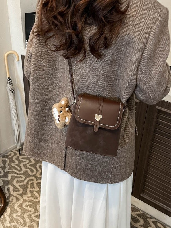 PU taška bucket, tvar vedra, magnetické zapínanie, vnútorný patch kapsa, jeden ramenný popruh