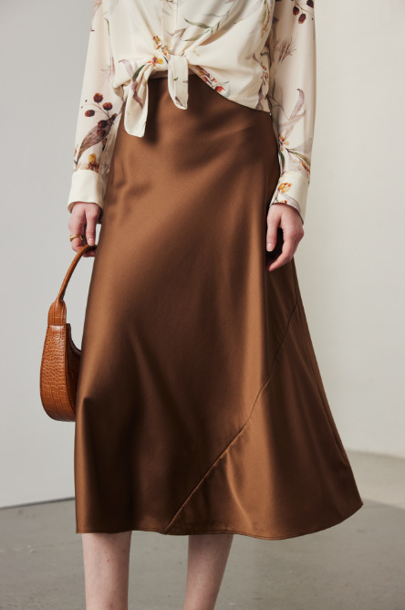 Suknja A-linije od svile Mulberry, kvilirana, srednja duljina, poslovni stil