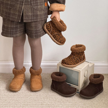 Gyerekeknek készült leopard mintás hócsizma fleece béléssel, velúr felsőrész tehénbőrből, gumírozott talppal, 4–16 éveseknek