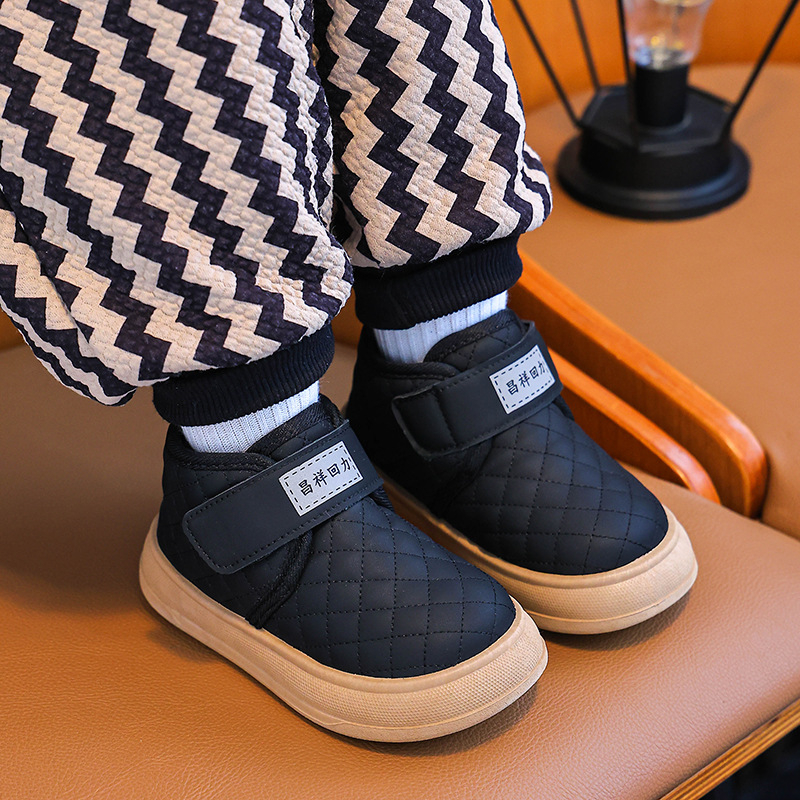 Unisex zimske gležnjače, gornji materijal sintetička koža, podstava od pliša, potplat PVC, za dobne skupine 1–3, 4–6 i 7–12 godina