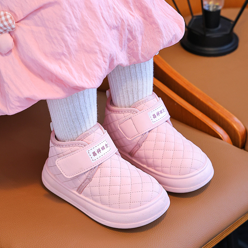 Unisex zimske gležnjače, gornji materijal sintetička koža, podstava od pliša, potplat PVC, za dobne skupine 1–3, 4–6 i 7–12 godina