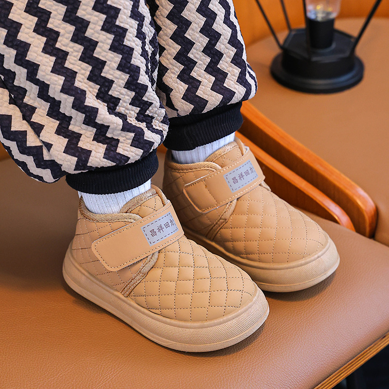 Unisex zimske gležnjače, gornji materijal sintetička koža, podstava od pliša, potplat PVC, za dobne skupine 1–3, 4–6 i 7–12 godina