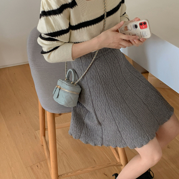 Φούστα Α-γραμμής κοντή πλεκτή με υψηλή μέση και πιέτες, φθινοπωρινό-χειμερινό 2024