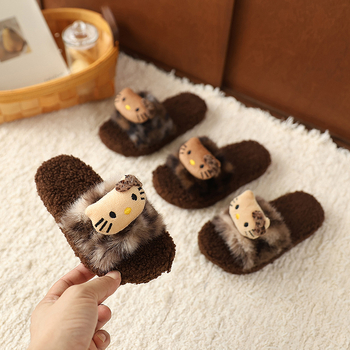 Leopárd mintás plüss gyerek beltéri papucs | csúszásmentes PVC talp | meleg | 1–16 éveseknek, lányoknak | 2025 tavasz