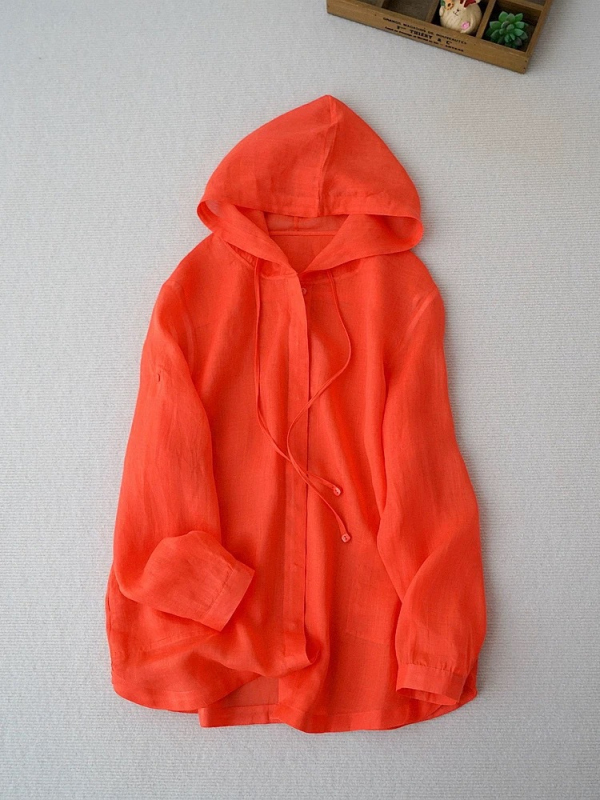 Ženska jakna s kapuljačom od poliestera, dugi rukavi, standardni kroj, srednja duljina