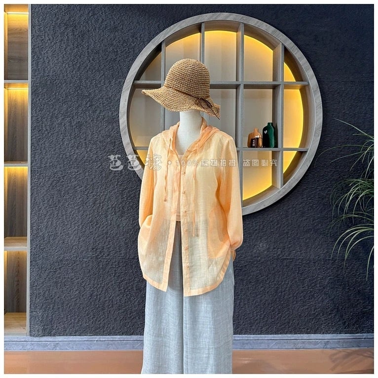 Ženska jakna s kapuljačom od poliestera, dugi rukavi, standardni kroj, srednja duljina