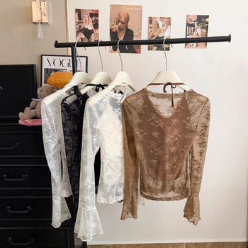 Топ с дантела patchwork и възел на V-образно деколте, Slim Fit, дълги тромпетни ръкави, Rayon-Spandex бленд, UPF30+