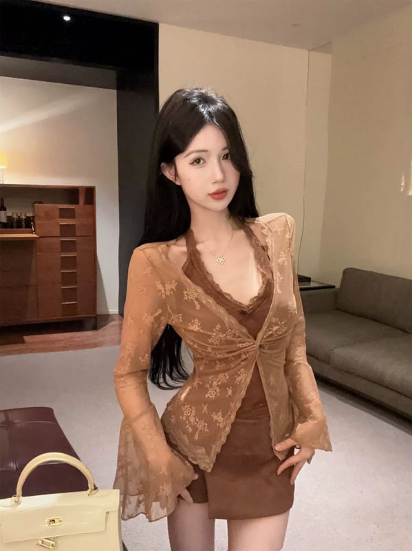 Топ с дантела patchwork и възел на V-образно деколте, Slim Fit, дълги тромпетни ръкави, Rayon-Spandex бленд, UPF30+