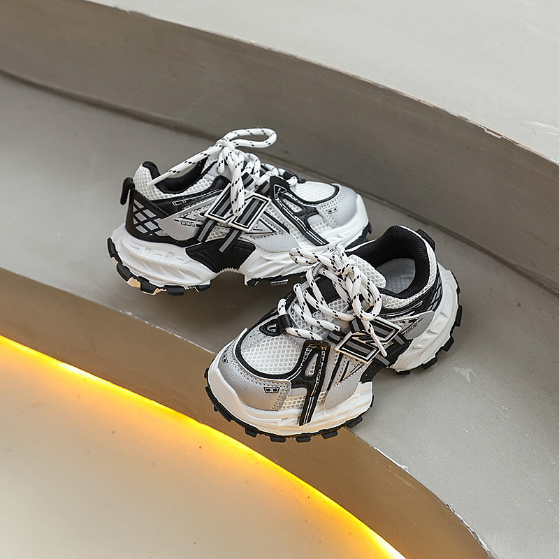Dječje tenisice u stilu dad shoes — gornji dio PU+mreža; potplat od gume; zatvaranje na Velcro; lagane; protuklizne