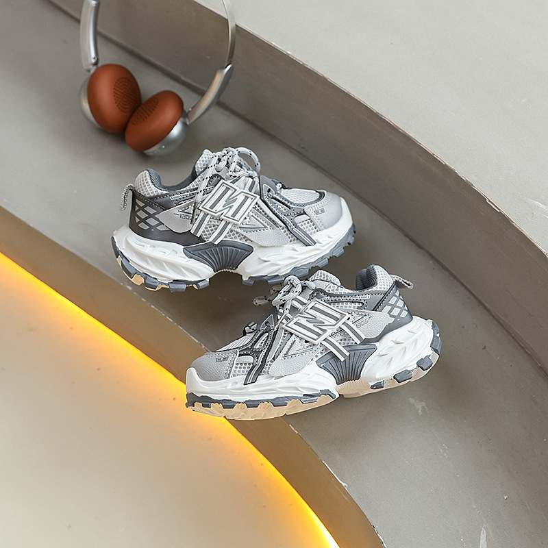 Dječje tenisice u stilu dad shoes — gornji dio PU+mreža; potplat od gume; zatvaranje na Velcro; lagane; protuklizne