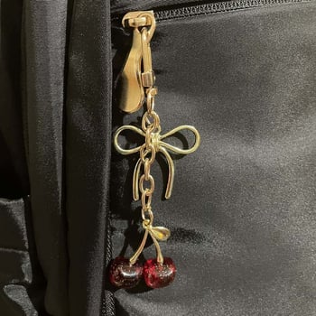 Ключодържател с висулка във форма на череша | изработено от смола | триизмерен дизайн | модерен минималистичен стил | аксесоар: висулка