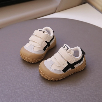 Funkcionalne tenisice za bebe 12–36 mjeseci: prozračni gornji dio, otporni na habanje, protuklizna potplata, zatvaranje na Velcro kopču, niski kroj.
