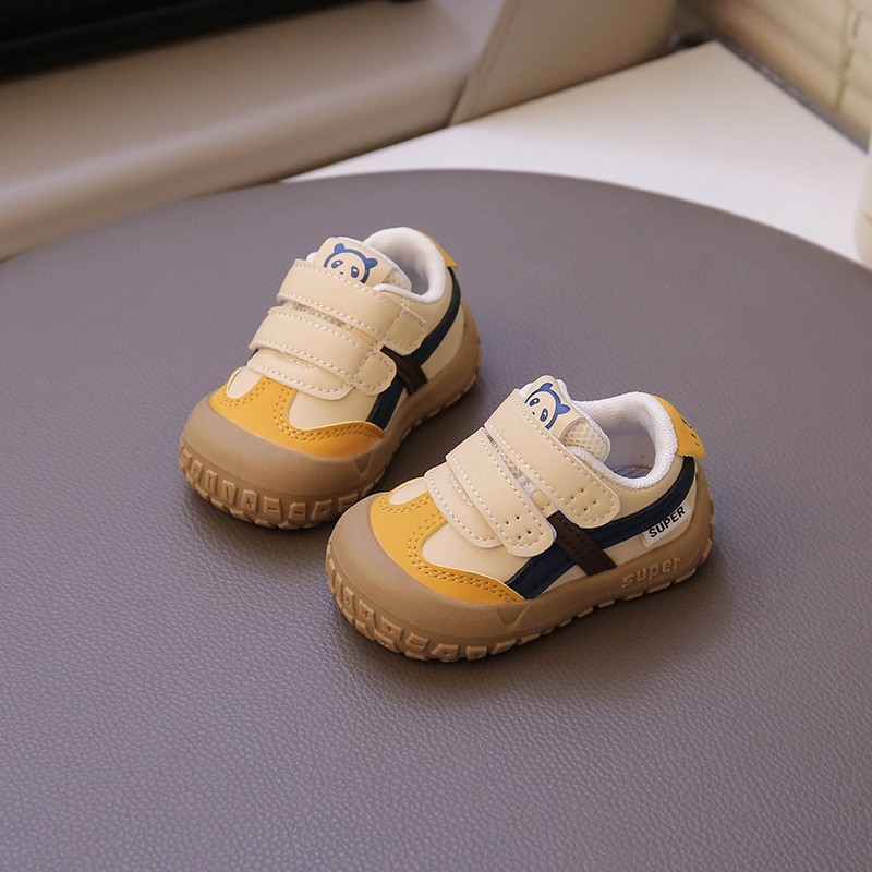 Funkcionalne tenisice za bebe 12–36 mjeseci: prozračni gornji dio, otporni na habanje, protuklizna potplata, zatvaranje na Velcro kopču, niski kroj.