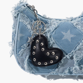 Ключодържател с сърцевидна кожена висулка, декоративни нитове, INS стил, от цинкова сплав.