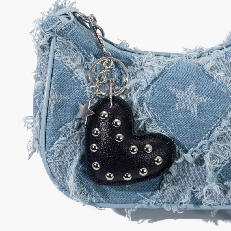 Ключодържател с сърцевидна кожена висулка, декоративни нитове, INS стил, от цинкова сплав.