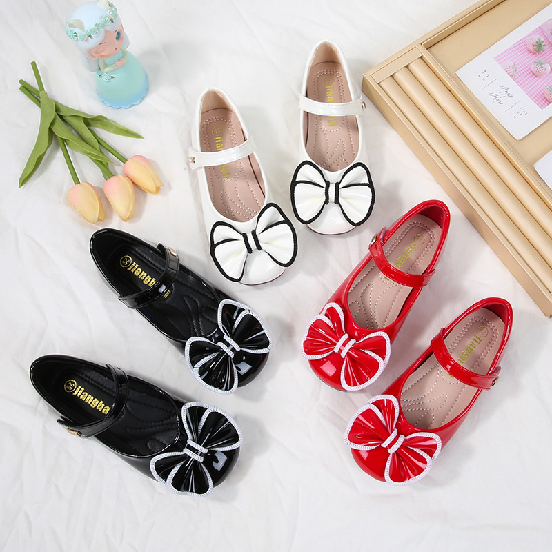 Hercegnő gyerekcipő Velcro-zárással, puha gumi talppal, belső és talpbetét sertésbőrből