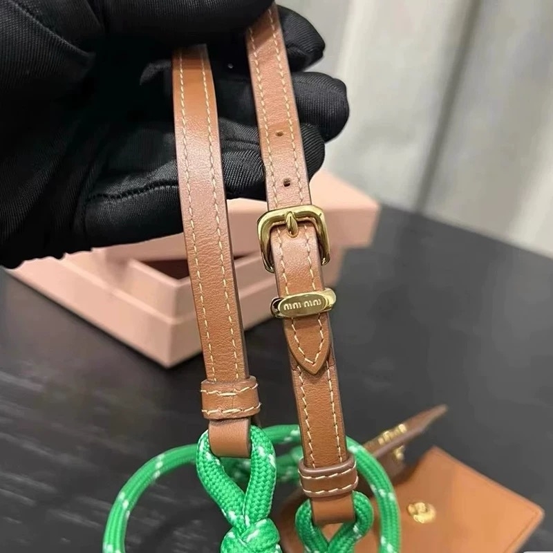 Висяща чанта от изкуствена кожа, квадратна форма, за Bluetooth слушалки, дамски аксесоар