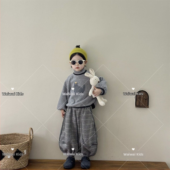 Kisgyermekek téli két darabos szett — koreai stílus, rajzfilm motívum, vastag pulóver és egyszínű nadrág, 0–1 éves korosztály, anyag: rayon, fő szövet: nyúl szőr 80–90%