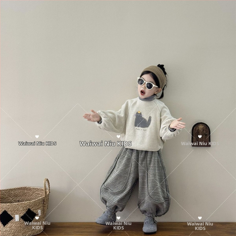 Kisgyermekek téli két darabos szett — koreai stílus, rajzfilm motívum, vastag pulóver és egyszínű nadrág, 0–1 éves korosztály, anyag: rayon, fő szövet: nyúl szőr 80–90%