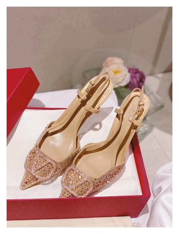 Γυναικείες ψηλές σάνδαλες με μεταλλική V-κατασκευή και στρας, μυτερή μύτη, επάνω από γνήσιο δέρμα προβάτου, ύψος τακουνιού 3–6 εκ