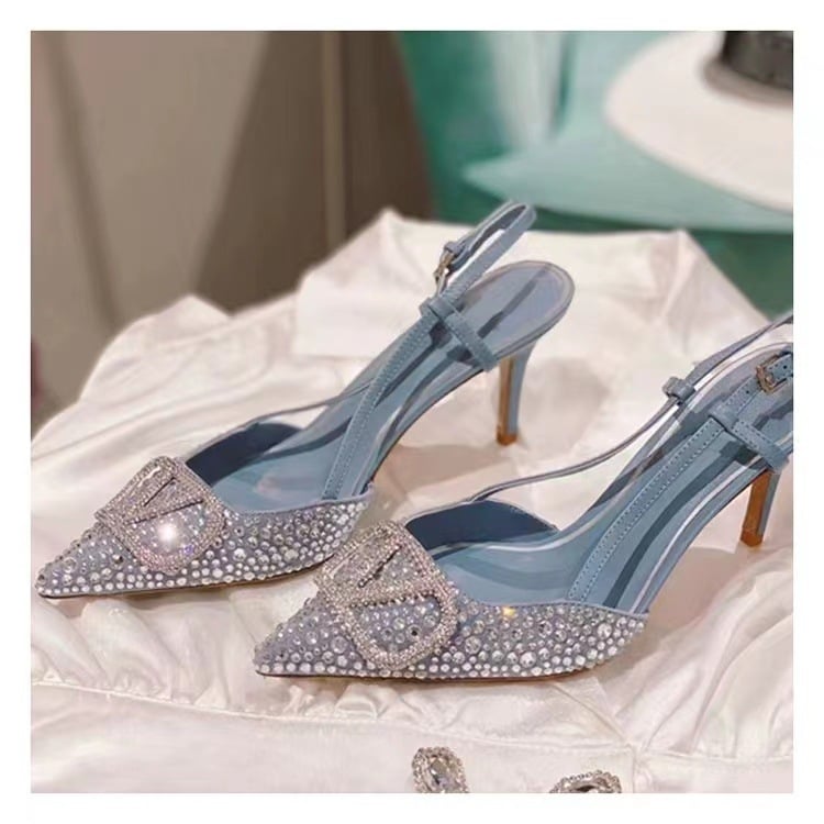 Γυναικείες ψηλές σάνδαλες με μεταλλική V-κατασκευή και στρας, μυτερή μύτη, επάνω από γνήσιο δέρμα προβάτου, ύψος τακουνιού 3–6 εκ