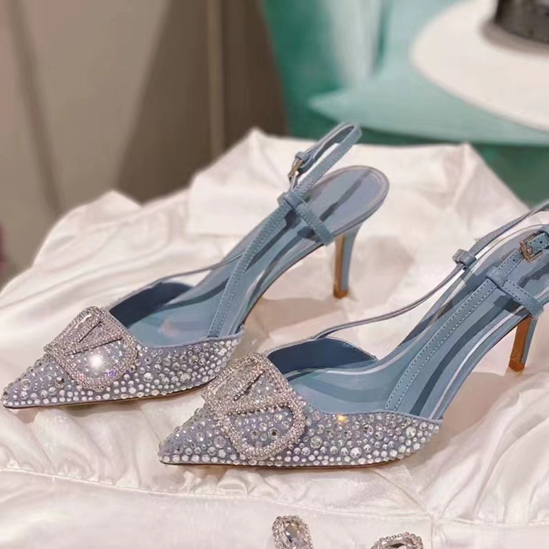 Γυναικείες ψηλές σάνδαλες με μεταλλική V-κατασκευή και στρας, μυτερή μύτη, επάνω από γνήσιο δέρμα προβάτου, ύψος τακουνιού 3–6 εκ